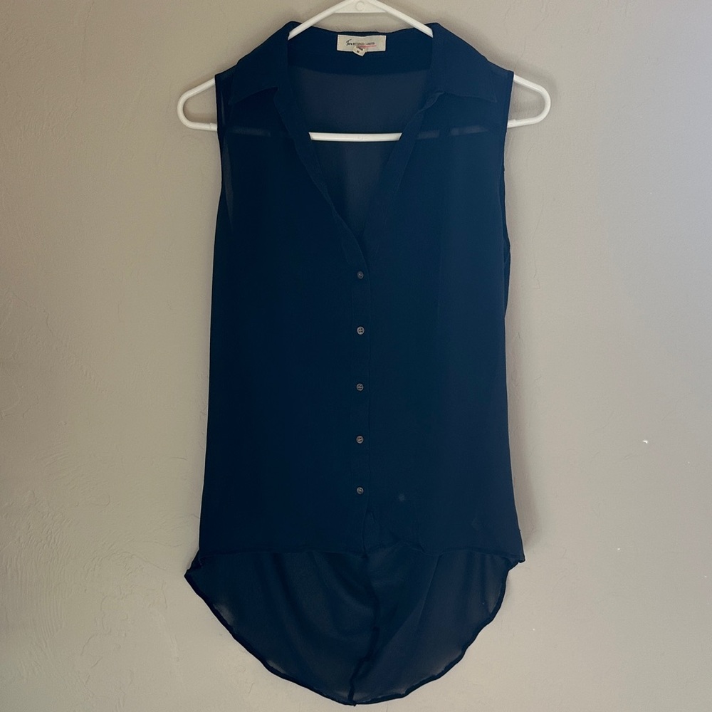 Two by Vince Camuto Black Sleeveless Button-Front Top
